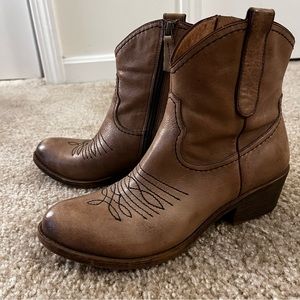 Women's Naya Sandy Western Leather Ankle Boots